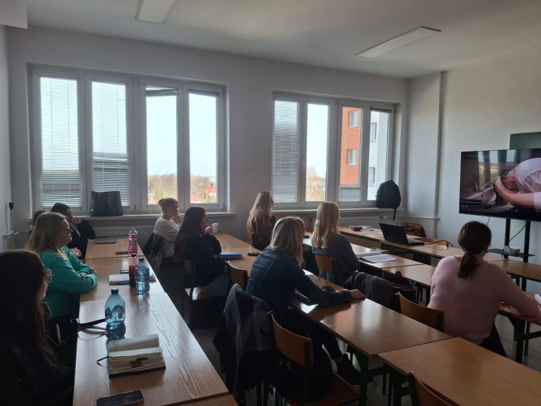 Kadr z filmu „Głośniej niż cisza"