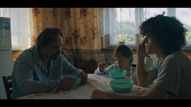 Kadr z filmu „Taty nie ma w domu"
